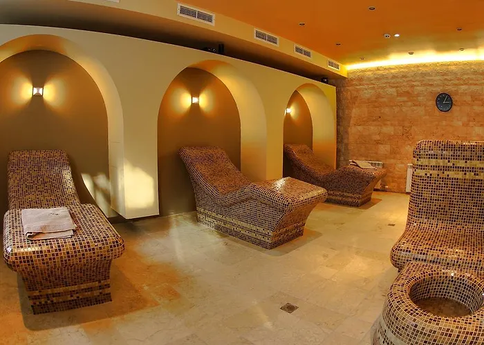 Radina's Way Hotel Borowec